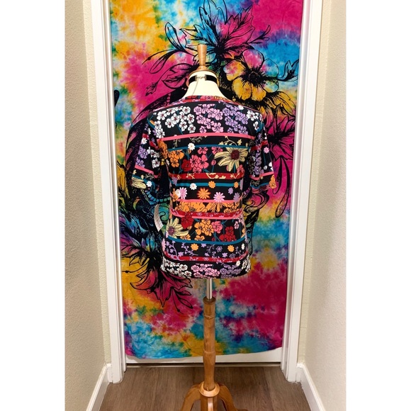 🌈 Amazing flower art top - Picture 5 of 11